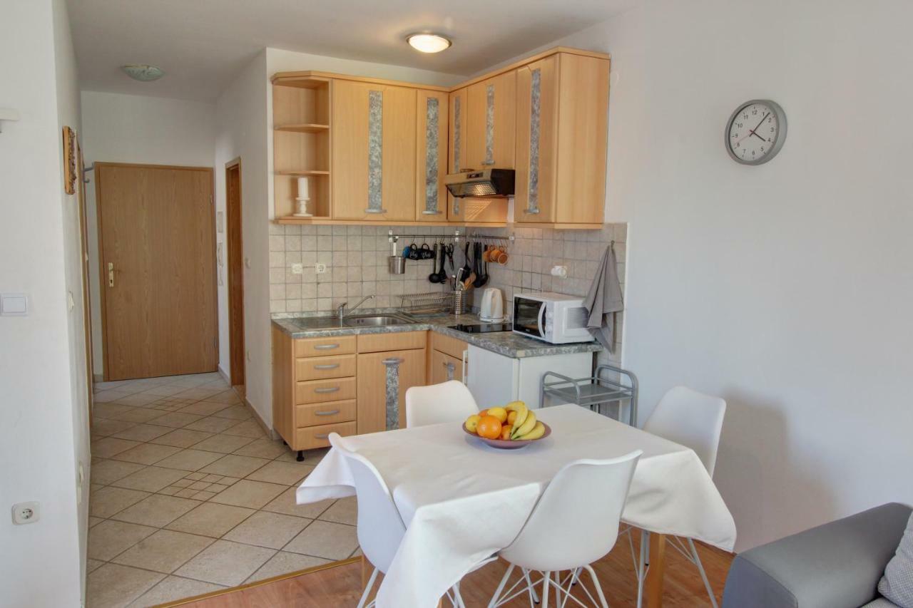 Apartman Pula Buitenkant foto
